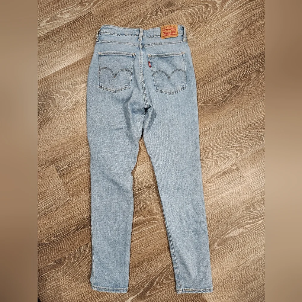 Levi's Women's Light Blue Ripped Skinny Jeans Size 26 - Picture 9 of 10